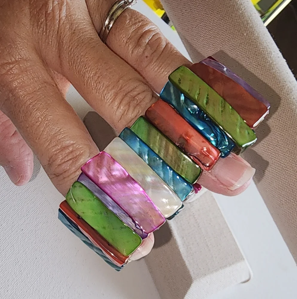 SHELL MULTI COLOR SEASHELL STRETCHABLE BRACELET - Picture 4 of 4